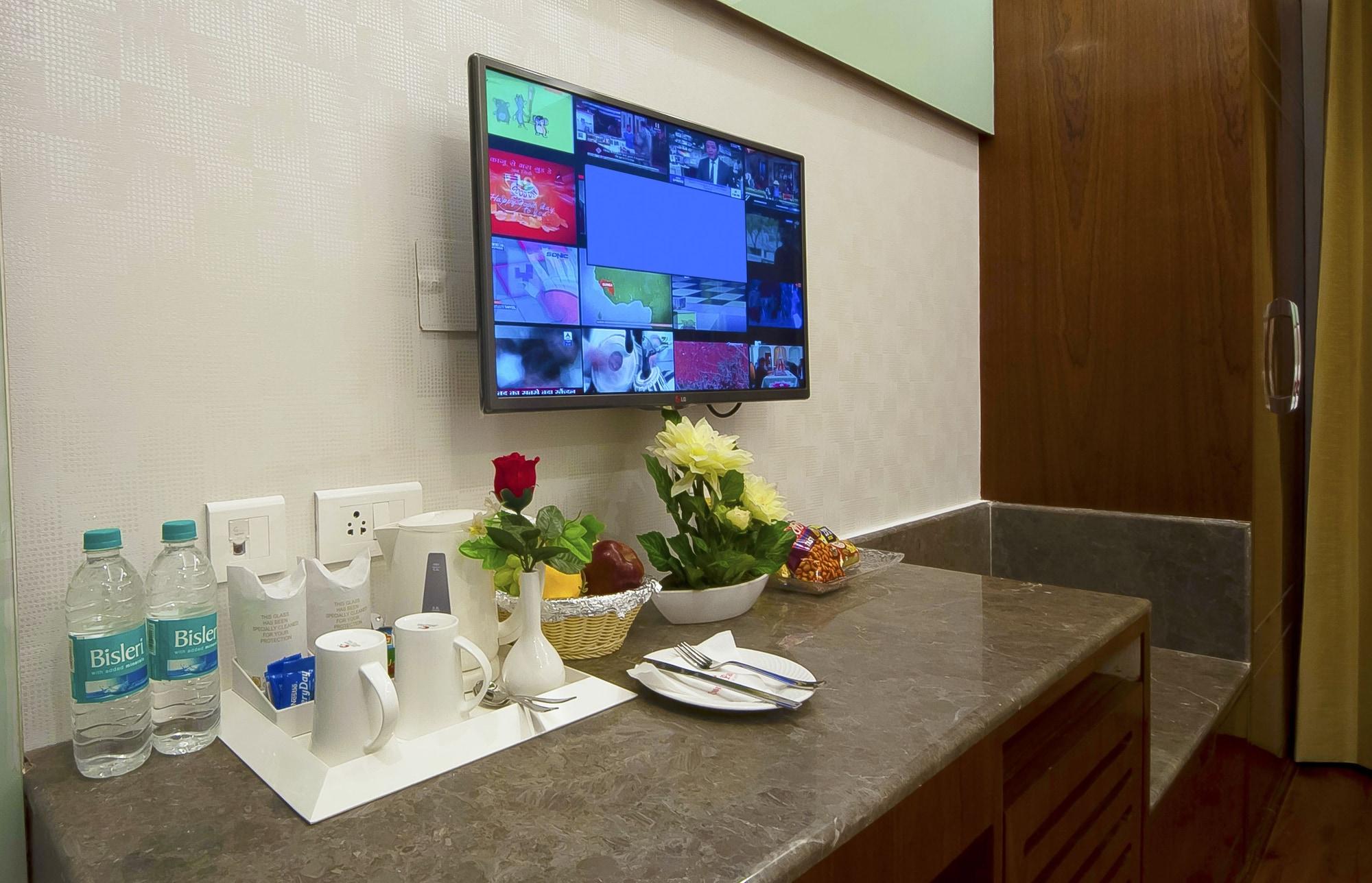 Hotel Swaran Palace Delhi  Dış mekan fotoğraf