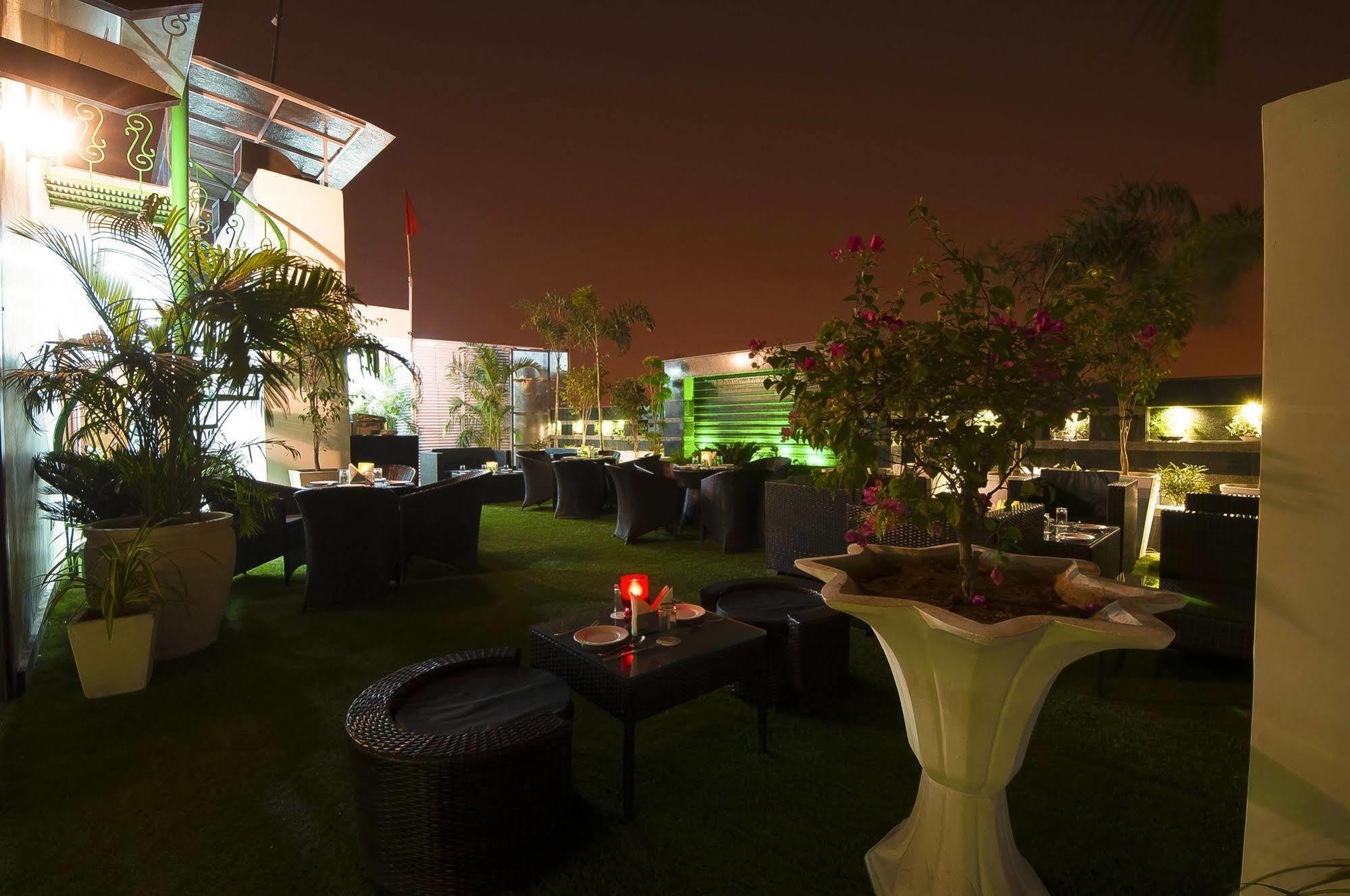 Hotel Swaran Palace Delhi  Dış mekan fotoğraf